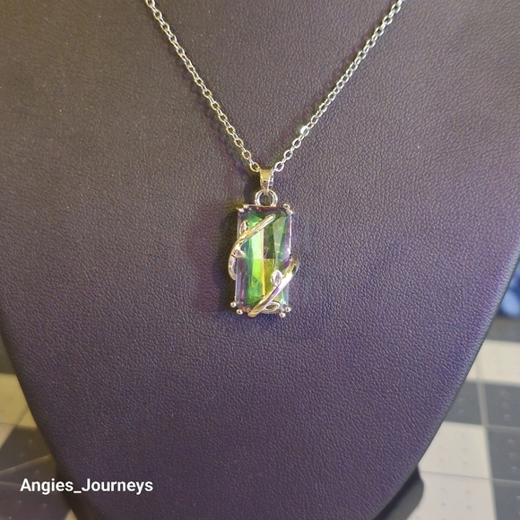 Green & purple stone wrap pendant 18' necklace - Picture 5 of 5